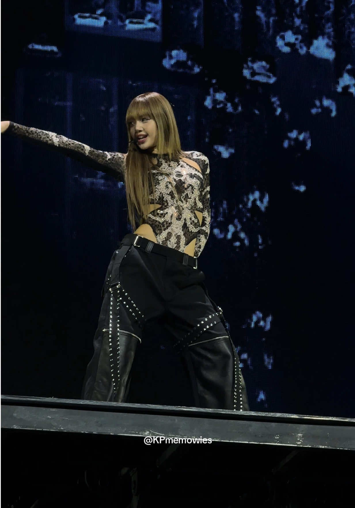 LISA THUNDER SOLO. ⚡️🔥 - DEADLINE IN BULACAN DAY 1 #blackpinkdeadlineworldtour #deadline_in_bulacan #blackpinkdeadline #blackpinkinbulacan #lisablackpink 