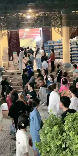 Chúng em cố gắng miệt mài vì miền Trung thân thương, mọi người cố lên ạ. #tiktoklive 