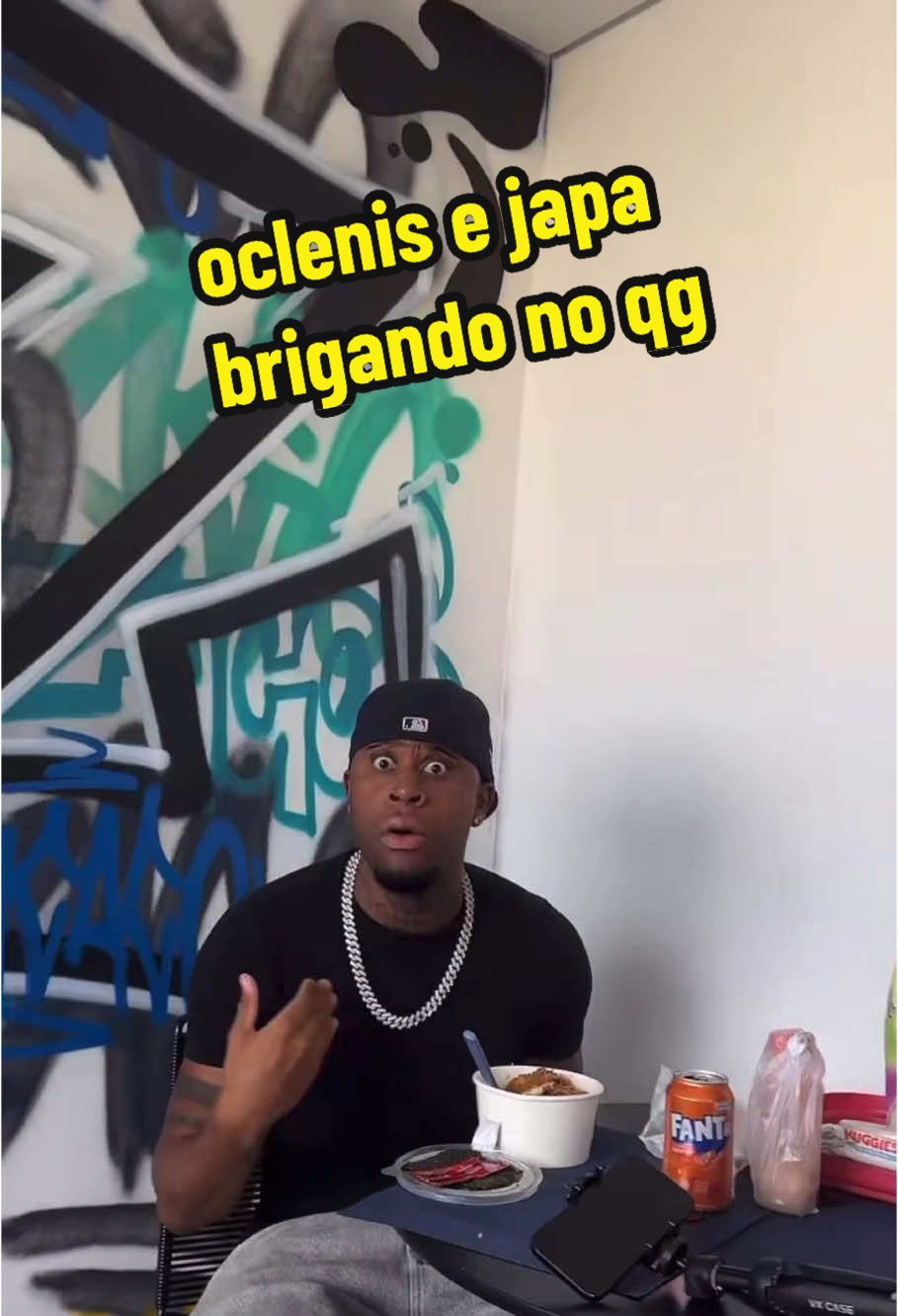 #oclenis e o japonês brigando no qg @Bruno Japa #zago  