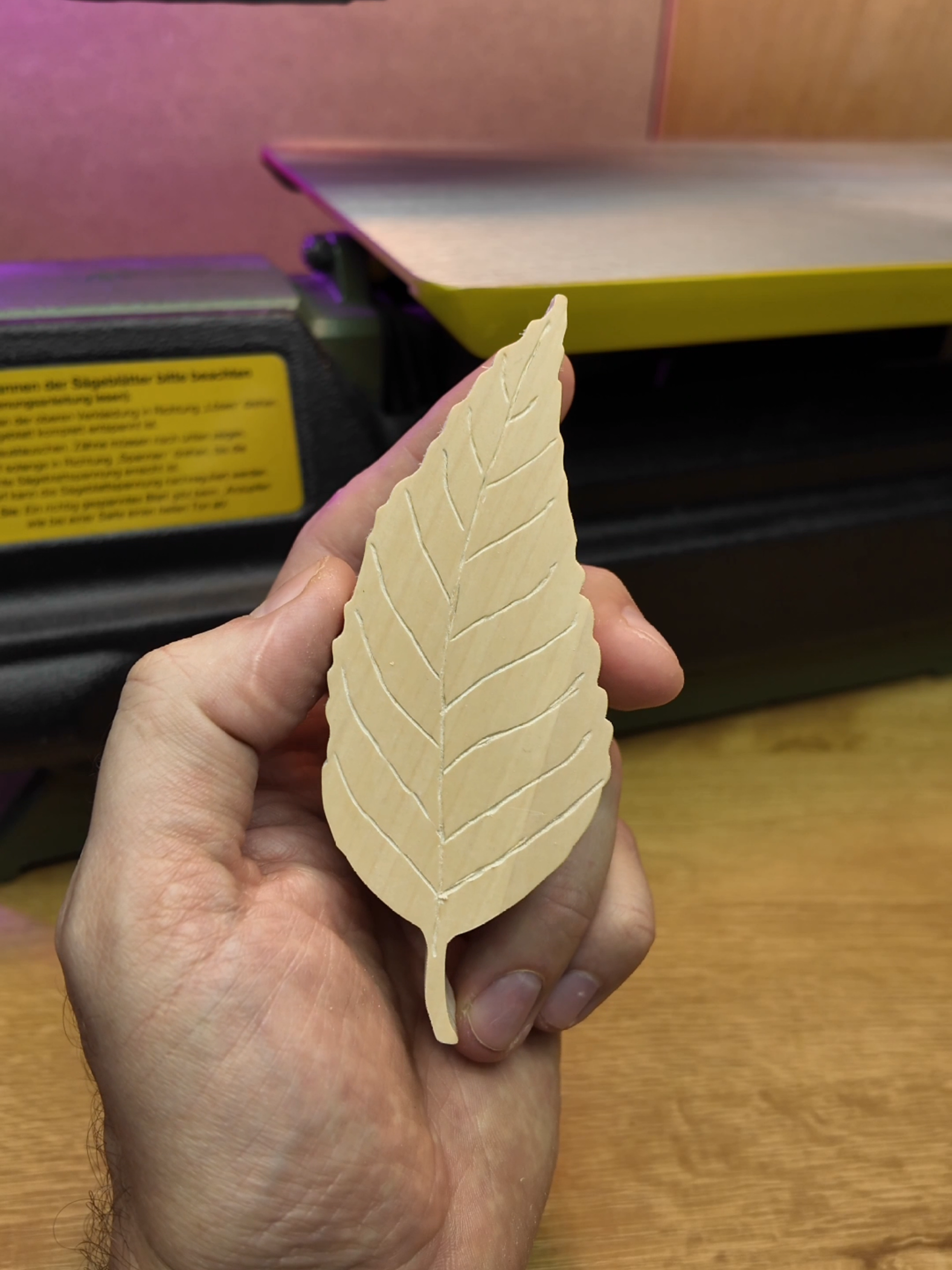 Watching the leaf veins appear! 🤯 SO detailed and satisfying! ✨