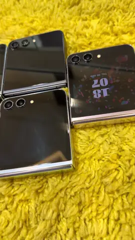 Samsung galaxy zfilp5_512gb is available now🖇️07035351054✅