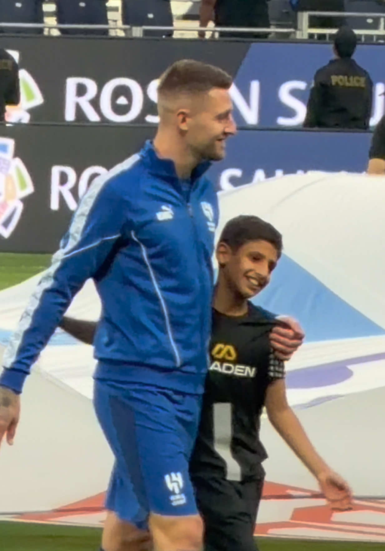 اكثر شي كيوت شفته في حياتي😭💙💙 اسم الله على الولد الله يحفظه ويحميه قولو ماشاء الله استودعته ربي💙💙 @نادي الهلال السعودي | Al Hilal @SPL  الهلال vs الفتح الجولة التاسعة  22/11/2025 #دوري_روشن_السعودي #alhilal #hilalihub #explore #fyp 