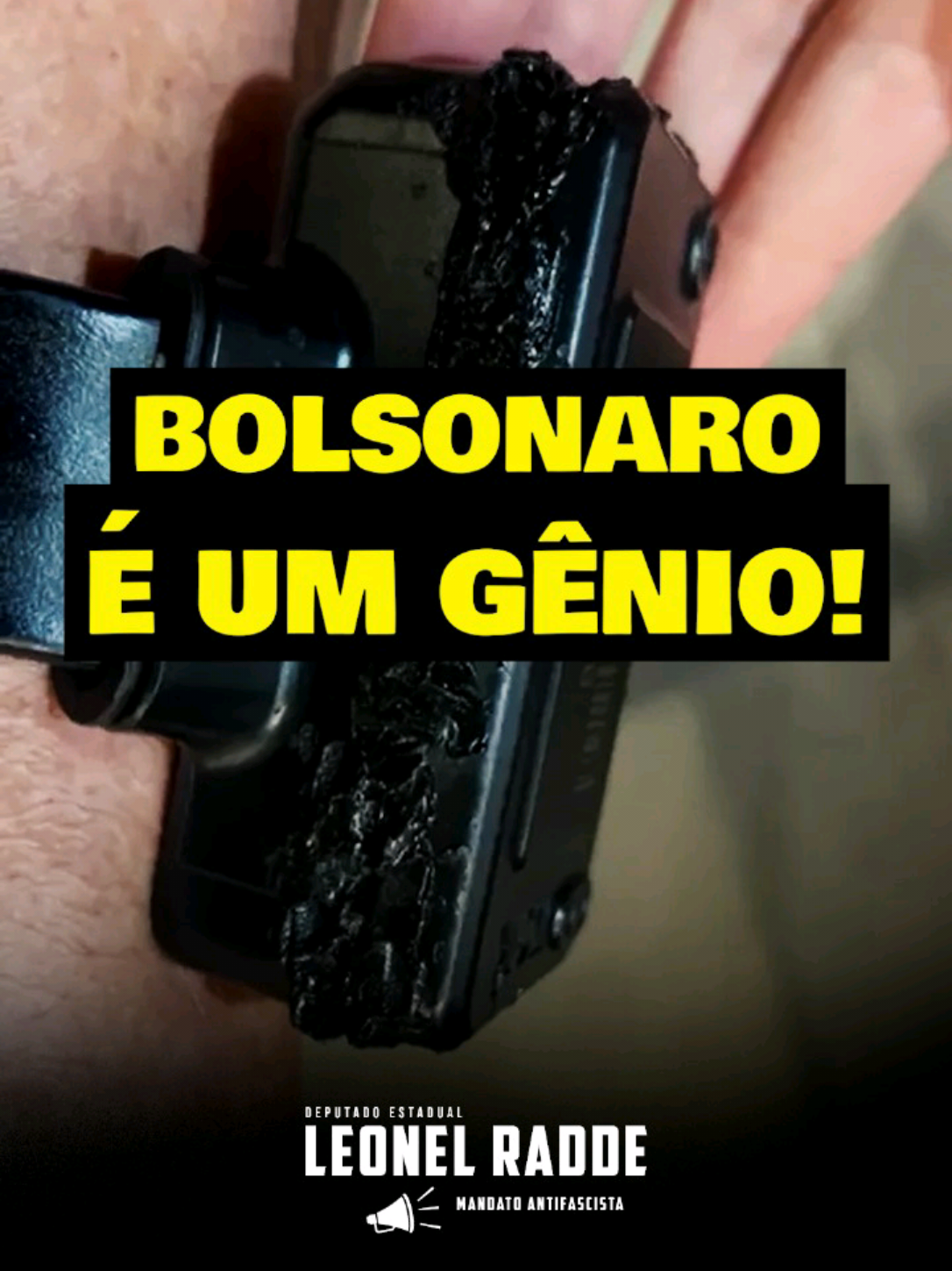 Bolsonaro queria retirar o emissor de sinais da tornozeleira eletrônica e planejava deixá-la em casa, como se ele estivesse parado, para fugir para uma embaixada da proximidade. Ele chegou a admitir que tentou violar o equipamento com solda por “curiosidade”. Acabou, bandido!