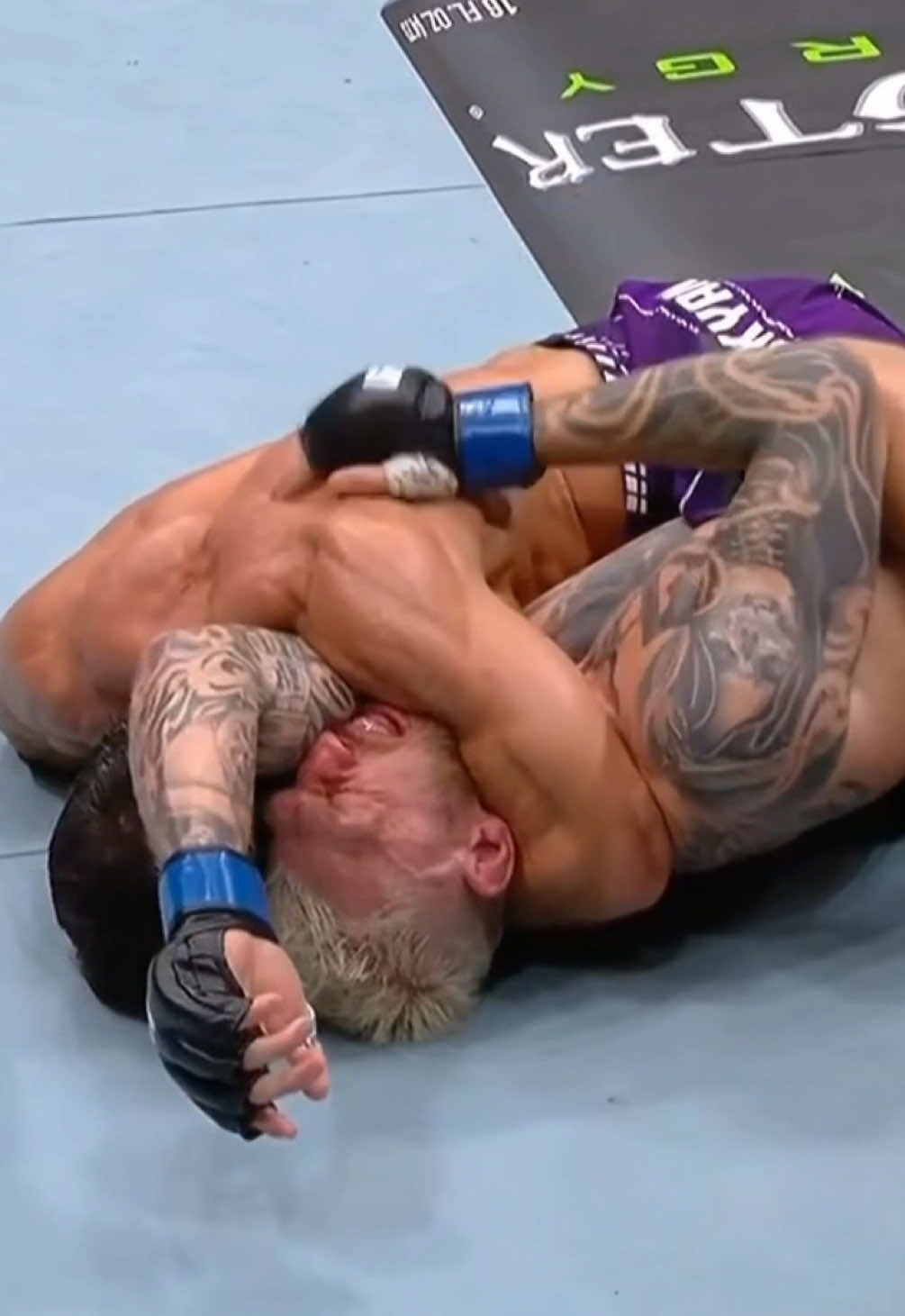 ⚡️ Царукян финишировал Хукера во втором раунде! #UFCQatar #UFC #MMA #submission 