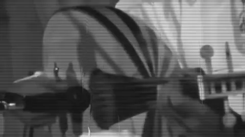 اضحك وفي قلبي🥀.                         #شعبي #فلاش_باك #اغاني_شعبية #Sing_Oldies #هواجيس 