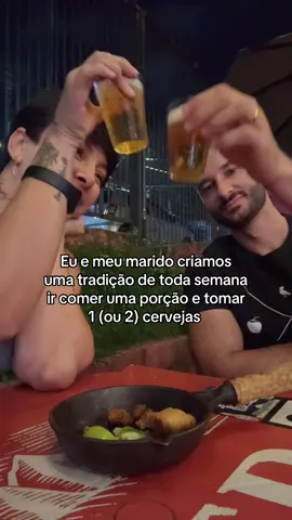 Geralmente toda quinta ou sexta temos esse momento só pra gente🩷  detalhe que nunca é nada chique, sempre algum barzinho comum, mas sempre um diferente. Fica de sugestão pros casais aí 🫶🏻 #casal #relacionamento 