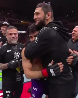 Победа😍 Хамзат☝🏻#armantsarukyan🇦🇲 #champion #ufcqatar #khamzatchimaev🐺 