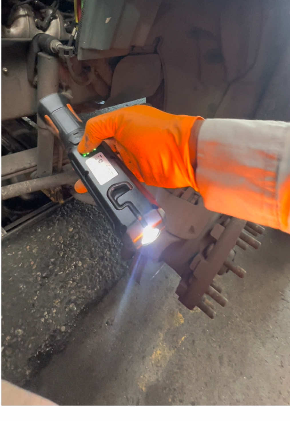 #mechaniclife #trucking #worklight #automotive 