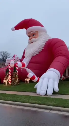 That’s a BIG ol Santa #christmas #decoration #santa #fyp #sora 