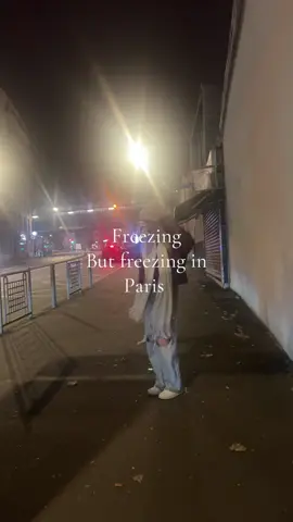 No joke it’s snowing 🌨️ ahhh it’s supposed to snow overnight 😏🤭 #foryoupage❤️❤️ #fyp #paris #snow #blonde 
