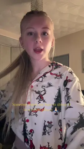 Help it looks so bad someone please help me out 🙏🏻#fypシ゚ #viral #howtothrowitinacircle #blonde #help 