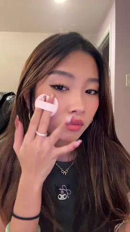 awkward angle but amazing blush @JUNGSAEMMOOL #jungsaemmoolbeauty #jungsaemmool #koreanmakeup #cushionblush #blush 