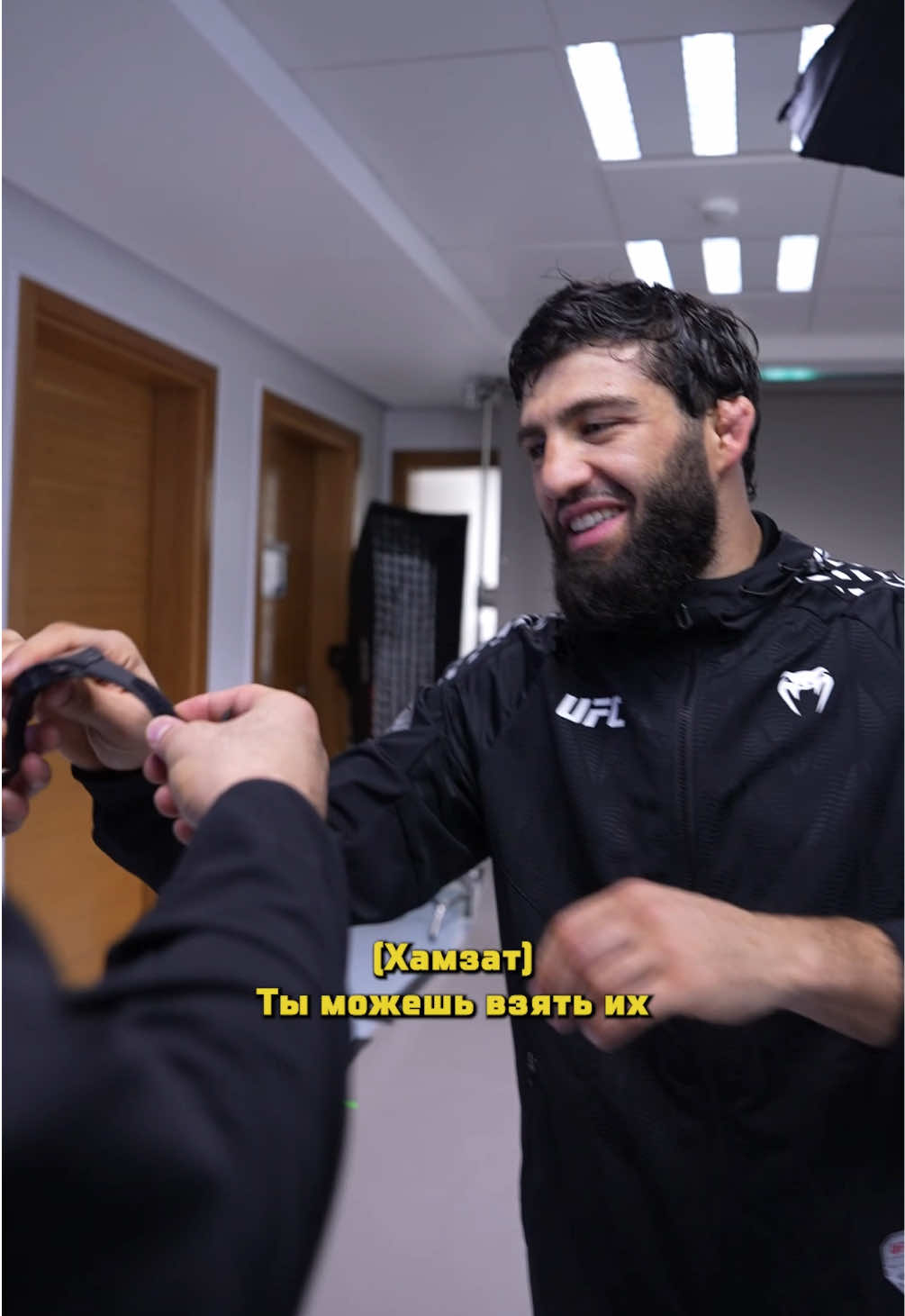 💰⌚️ Арман получил сразу два бонуса за выступление на #UFCQatar 