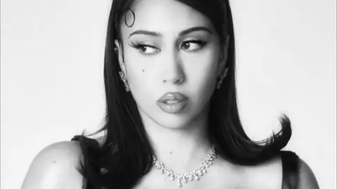 un dolorrrr q no sea oficial!! ~demo~ muévete (kali uchis) denle likeeeee 💕#capcut #kaliuchis #letras #fyp#creatorsearchinsight 