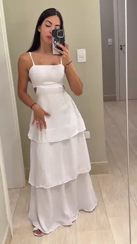 O vestido que é a cara das comemorações! ✨💫 Modelo 3 Marias, longo, confortável e com aquele caimento que encanta! Disponível em 9 cores lindas para você escolher a que combina com o seu Ano Novo 🎆✨ Tamanho único — se ajusta ao corpo com leveza e estilo 💖 O look perfeito para começar o ano arrasando! 💃🥂 #vestidolongo #modafeminina #lookperfeito #tiktokshop     