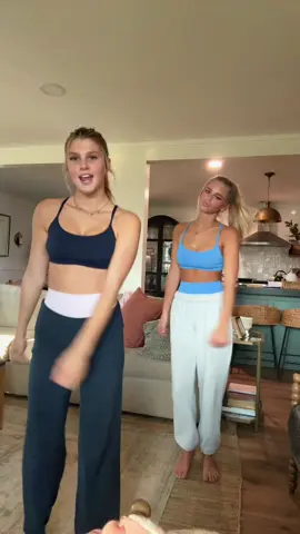 @elise!! #twin #fyp #gym  