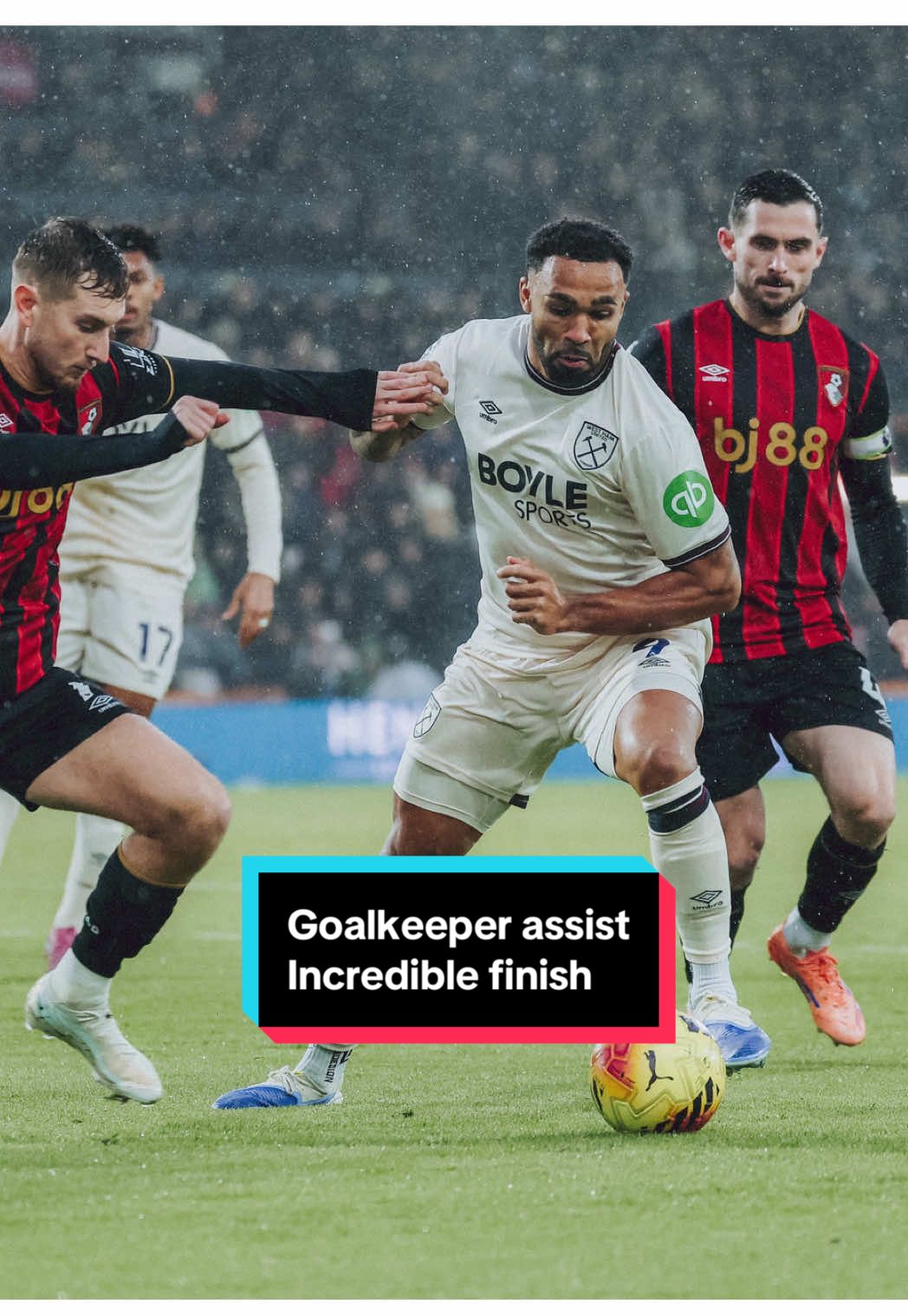 Callum Wilson’s scores from a goalkeeper assist 😮‍💨                                                     #WestHam #Goal #PremierLeague 