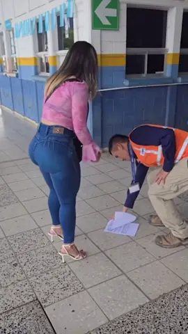 Se me cayooo 🙊 Solo para recordarles que se tienen que entregar, y hacer los pagos aduaneros como corresponden #yuri ❤️❤️❤️❤️🥰🥰🥰🥰