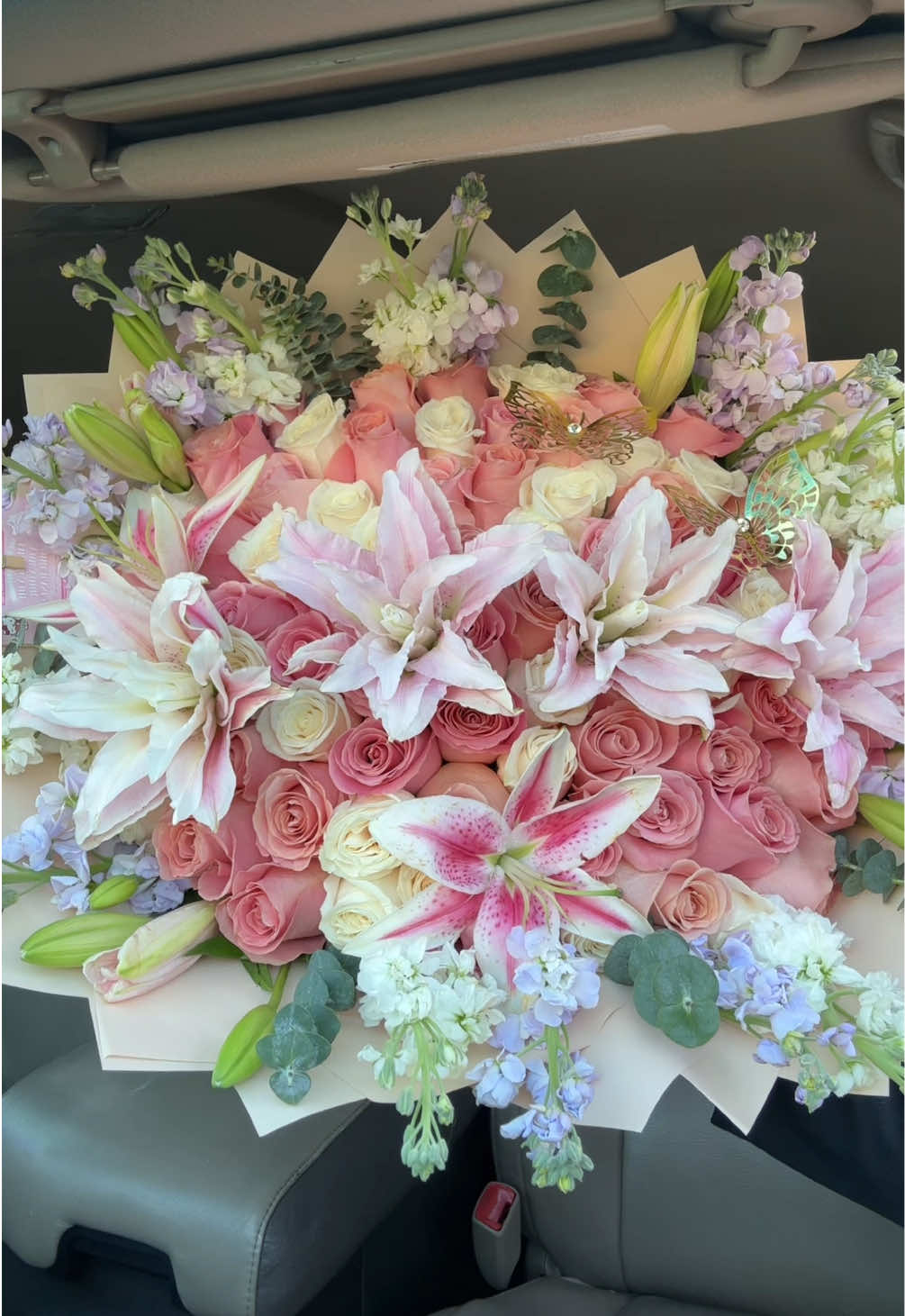 ❀˖°ℒ𝒾𝓁𝓎°˖❀ insta: isabels_flores #isabelsflores #lilies #lilybouquet #floristsoftiktok #flowers 