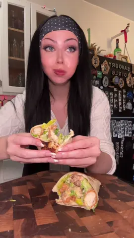 hot honey pepperoncini chicken caesar wrap 💋 duh #savourygirl #girldinner #pepperoncini #hothoney #ceasarsalad 