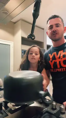 Entrando na trend porque minha mini baterista não sabe brincar!” #Trend #MiniBaterista #FofuraDoDia #MomentoNerd #RitmoQueFala