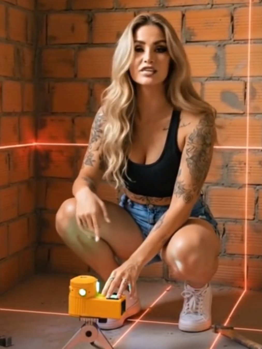 ✨ Precisão, velocidade e resultado profissional — tudo em um único toque! Se você trabalha com reformas, obras ou instalações, esse nível a laser vai transformar seu dia a dia. Marca reto, rápido e sem esforço — é só ligar, posicionar e ver a diferença na hora! 🔥🔧 🚀 Garanta já o seu e eleve a qualidade do seu trabalho! #NivelLaserProfissional  #ObraSemErro  #FerramentasQueVendem  #ProfissionalDeExcelência  #AltaPrecisão 