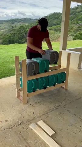 Look at the genius idea he came up with using these old jerry 😲