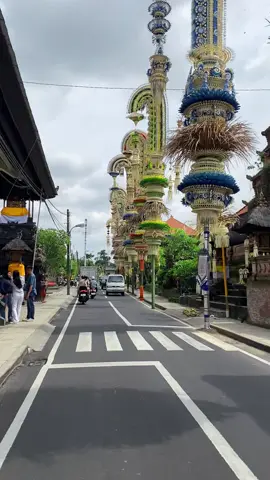 Keren keren Penjornya nok.. Ambil aja buat bahan mentahan video story kalian gaess…Gratis!semoga bermanfaat😊🙏                                                                     #videomentahan #mentahanvideo #bahanstory #bali #penjorbali 