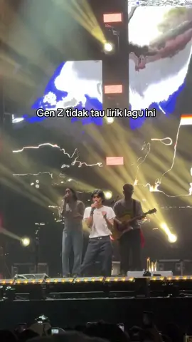 Gen millineal mau nostalgia dulu 😍 #sheilaon7 #konser #jiexpo #padahariini #remembernovember 