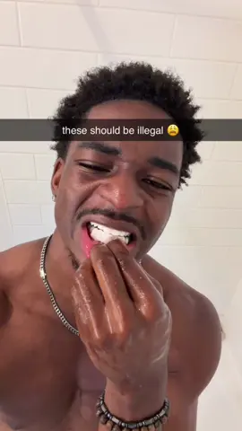 start whitening your teeth asap #teethwhiteningstrips #teethwhitening #oralcare #tiktokshopblackfriday #tiktokshopcybermonday 