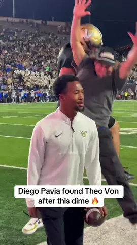 Stay for the catch, wait for the celly 👀 #diegopavia #vanderbilt #theovon #cfb 