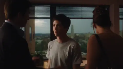 para todas as meninas e meninos que passaram por isso, assim como eu: você não é sujo, você não tem culpa, você é importante e tem valor. 🤍✨ #theperksofbeingawallflower  #visavisedit  #13reasonswhy 