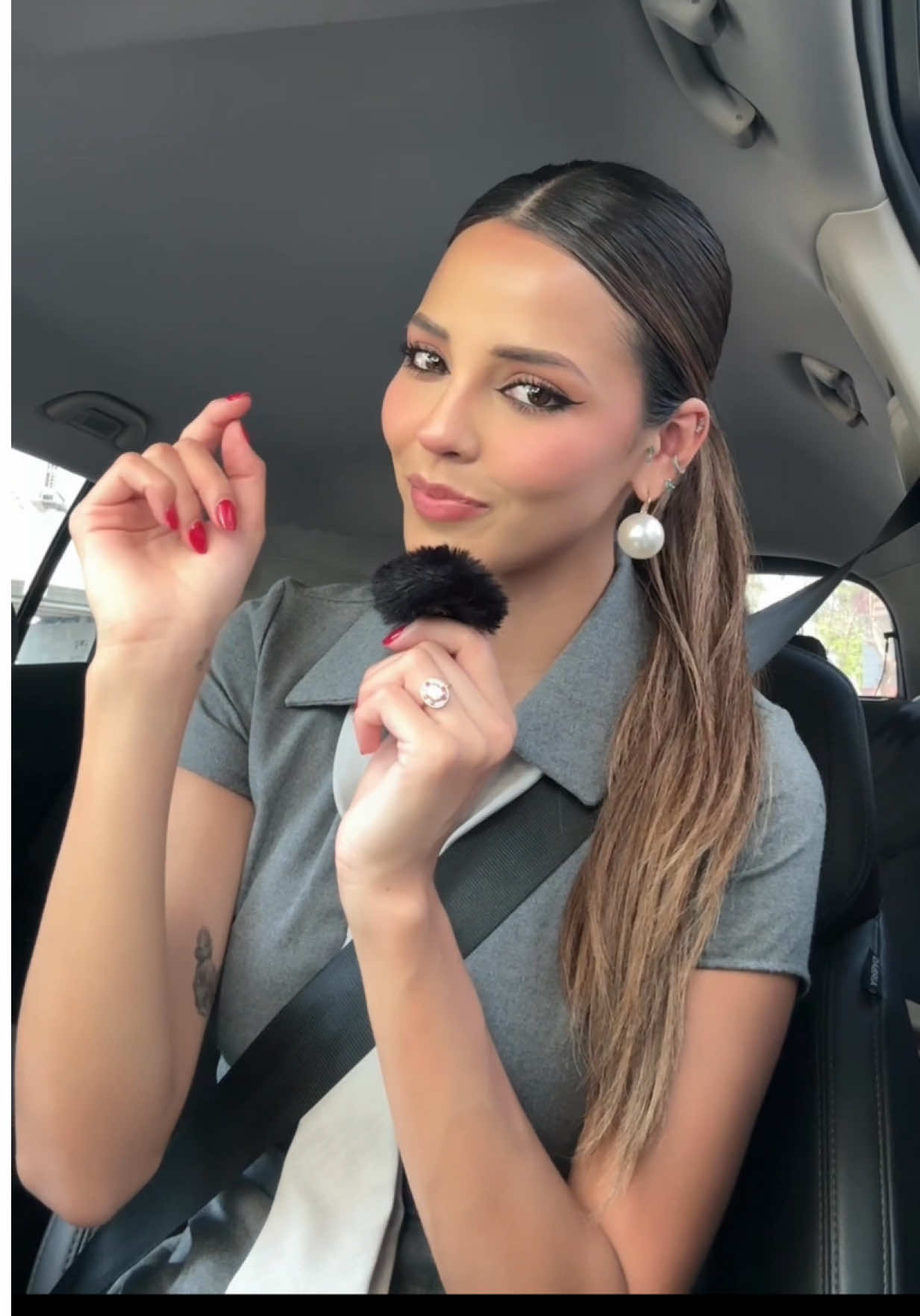 Car talk 👑 Envuelta en el aroma floral de City Love de @ésika + el tema de la semana 🌷💛 NSOC38765-25CO #CityLove #Publicidad #PaidPartnership Salud es belleza – 2415112002D00092 Lea la etiqueta del producto antes de su uso