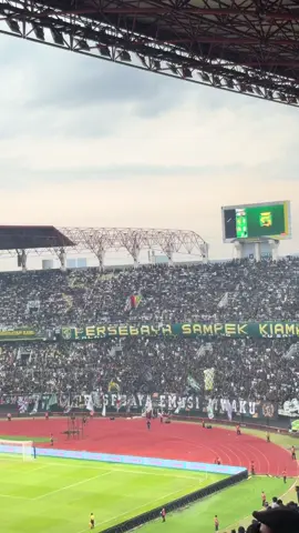 Giant flag suporter Persebaya #persebaya #bonek #fyp #viral #fyppppppppppppppppppppppp 