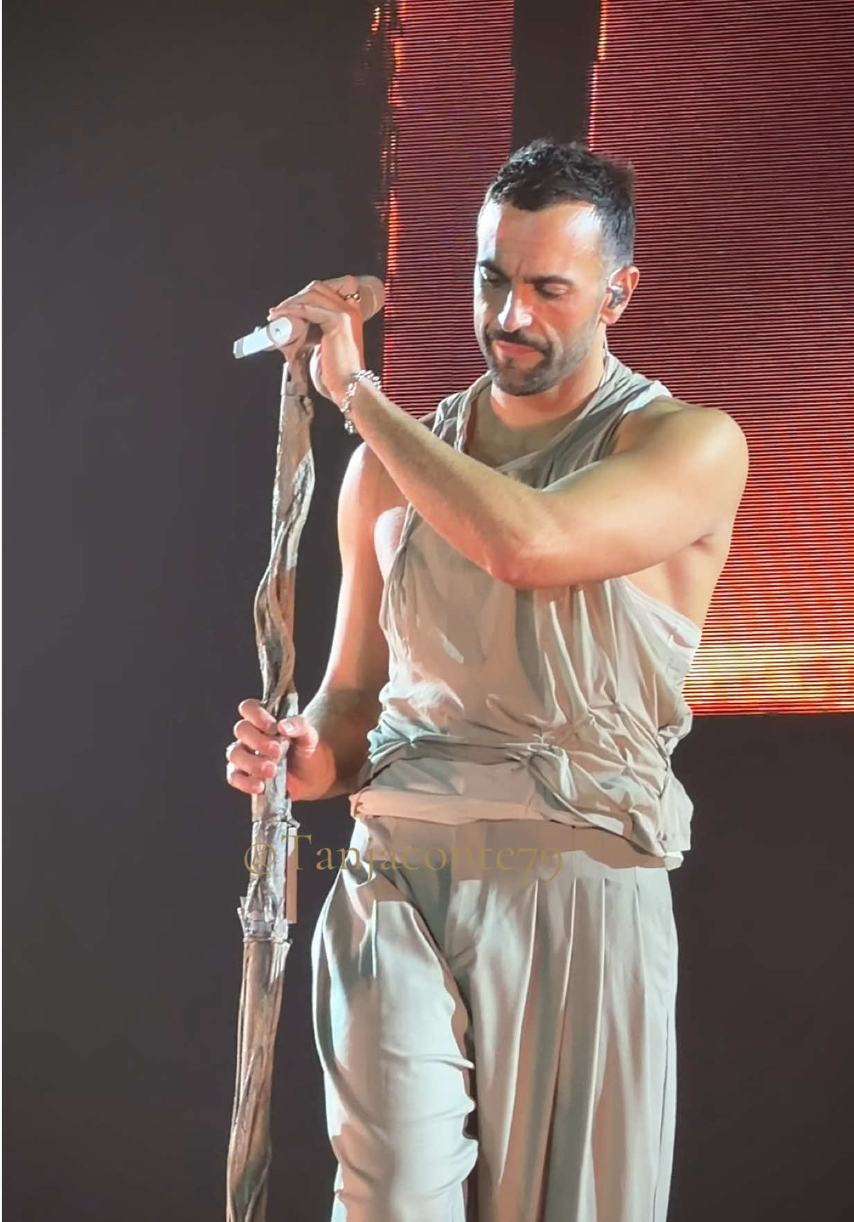 TUTTI HANNO PAURA @Marco Mengoni Düsseldorf 22.11.2025 #europatour #musicaitaliana #marcomengoni #tiktokmusic #concerts 🇮🇹 @Rossella Conte316 