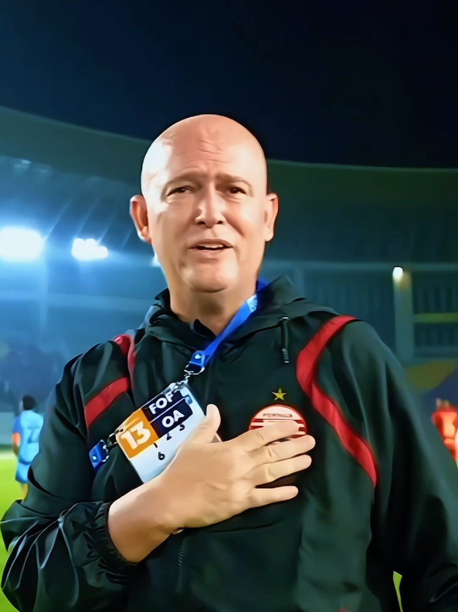 Claudio Luzardi, sang penerjemah dan penghubung yang energik! la selalu tampil prima dalam menjembatani komunikasi antara staf kepelatihan dan seluruh elemen klub, terutama para pemain🔥 #claudioluzardi#jakmaniacariu#persijaday#persijajakarta#fyp 