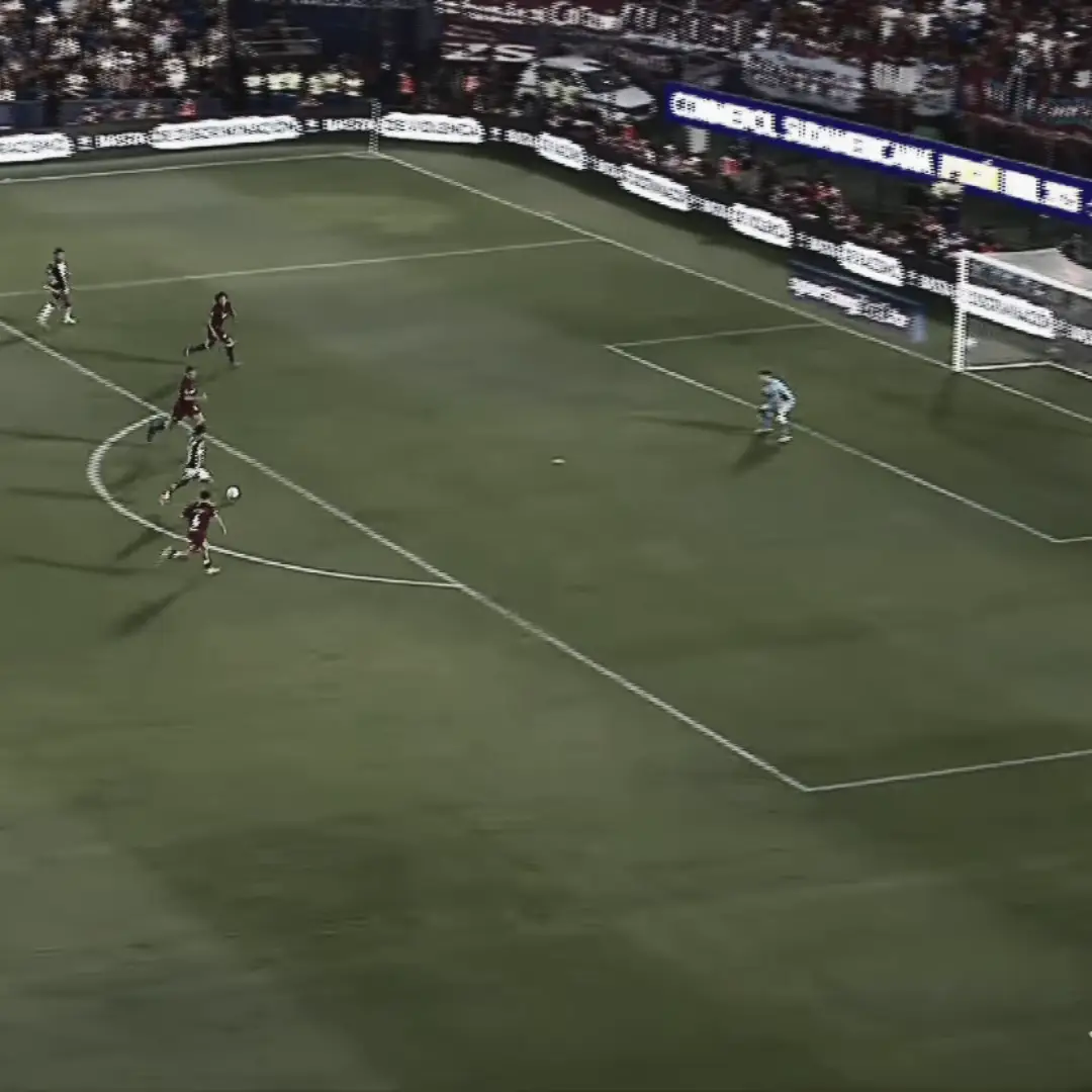 Acabei de quebrar a TV na frente de 30 convidados na minha festa de aniversário por causa do jogo de hoje. Minha esposa pegou nossos filhos e chorando disse que passariam a semana em um hotel longe de mim. Estou desolado! Agora estamos separados e todos me chamaram de louco. Essa equipe arruinou minha vida e minha festa. Eu não aguento mais isso.