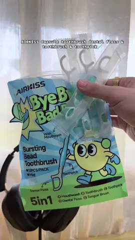 —toothbrush na kahit kakain sa labasan 🥰 *Description •brush your teeth•use dental floss to clean•use the tongue brush on the back. #5in1 #badbreath #handy #dentalfloss #fyppppppppppppppppppppppp 