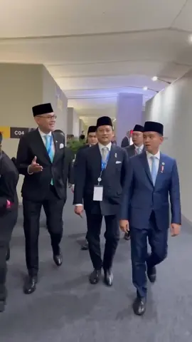 interaksi Mas Wapres bersama para Leader saat Family Fhoto KTT G20 , Begitu Hangat & Akrab 🫶🏿🫶🏿🫶🏿#gibranrakabuming #gibranrakabumingraka #gibrangoessouthafrica #g20withgibran 