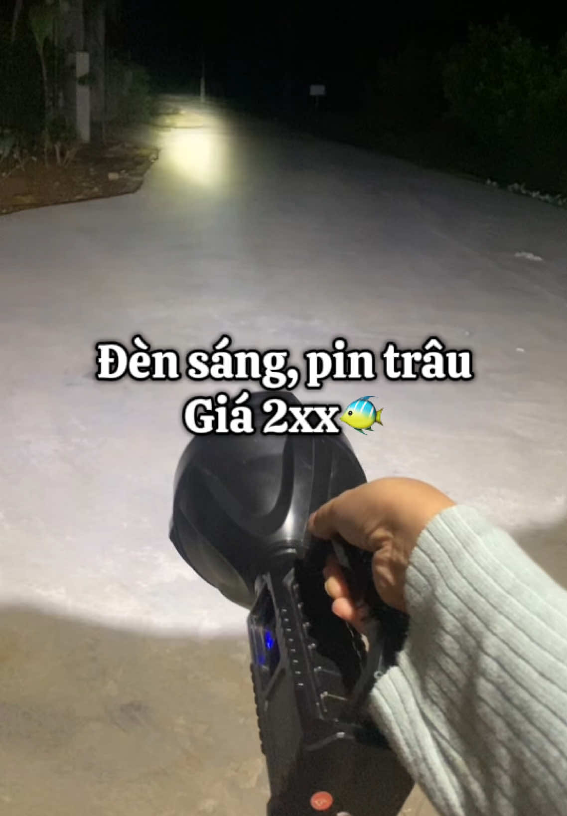 Đèn pin cầm tay siu sáng #denpinsieusang #denpincamtay #denpin #dungcucamtrai #xuhuong 