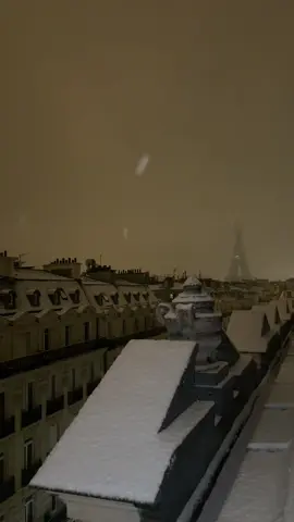 Snow in Paris!!❄️☃️ #snow #paris 
