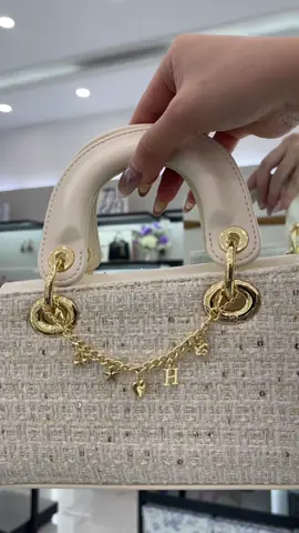 Túi dạ lên màu mịn mượt, sang xịn đúng mùa đông luôn 🎀        #hapas #tuixachnu #unbox #fyp #OOTD 