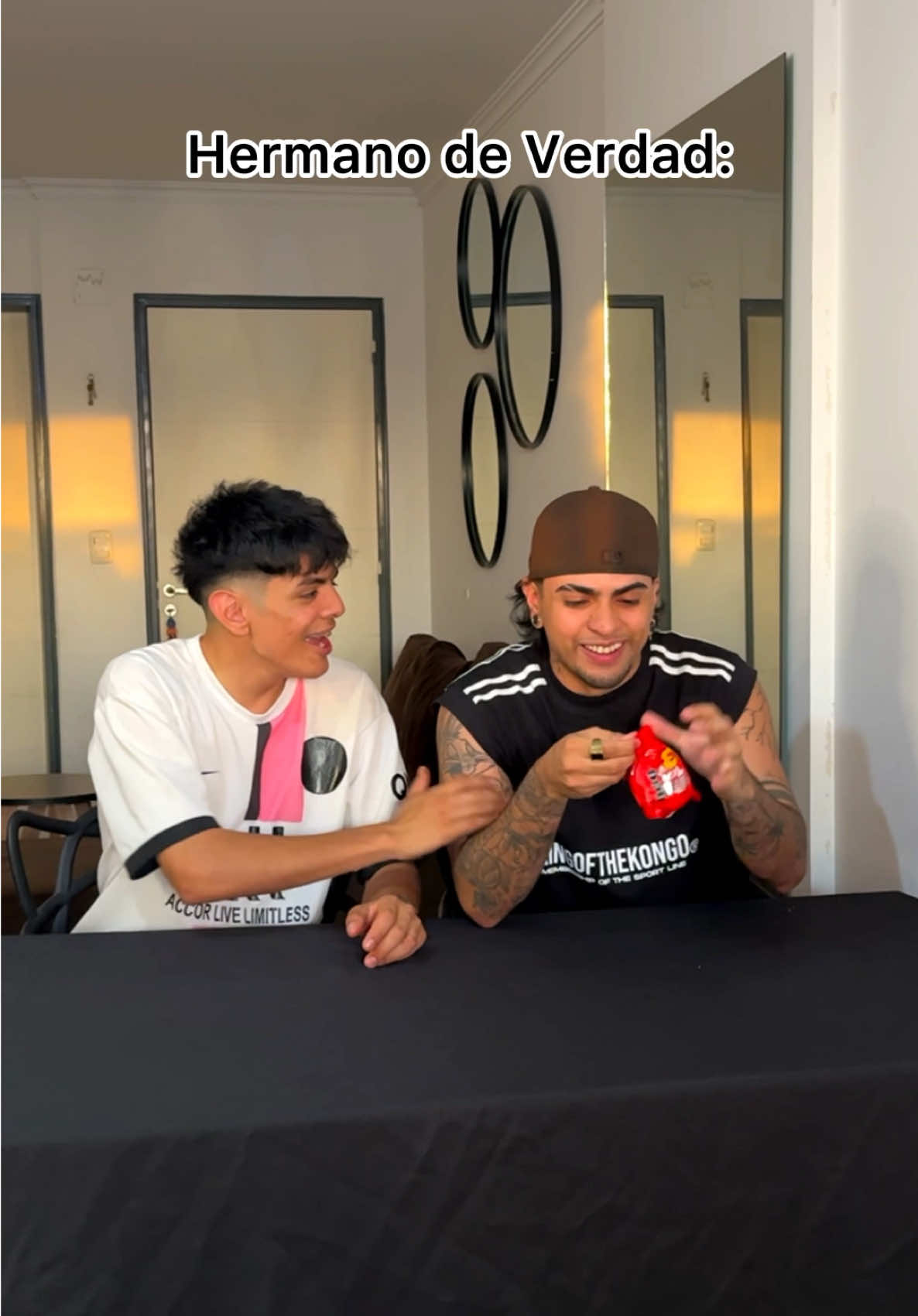 Hermano de Mentira Vs Hermano de Verdad!! ✌🏻😅😂 #humor #hermanos #paratii #fyp #cosasdehermanos 
