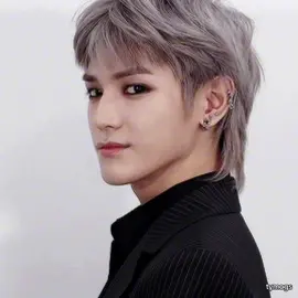his jawline could cut paper #leetaeyong #taeyong #mewing #jawline #fyp 