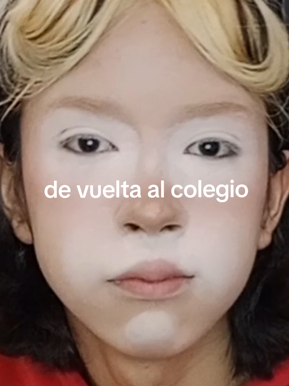 mi papá era bailarín entonces se defendía con sus pasos, y yo artista entonces me defiendo con un lápiz 💙 #femboy #maquillajefemboy #grwm #traumaescolar #storytime 