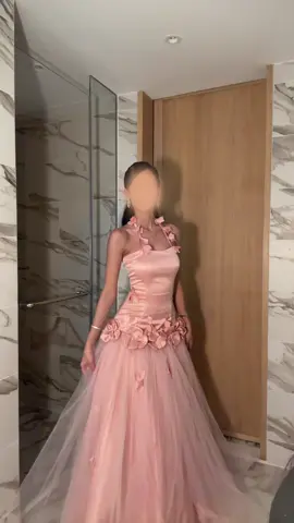 وبخصرك لما تموجي✨#fyp #explore #فساتين #مصممة 