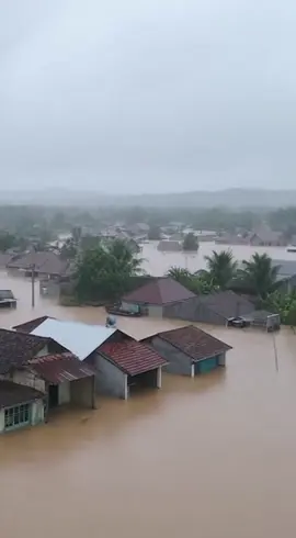 Dù thiên tai thế nào vẫn không một ai bị bỏ lại cả nước luôn chung tay hướng về bà con bão lũ. Video do AI tạo ra 
