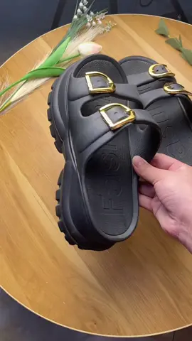 Đôi dép siêu đẹp đi lên tôn chân dã man các bà ơi #dep #giaydep 