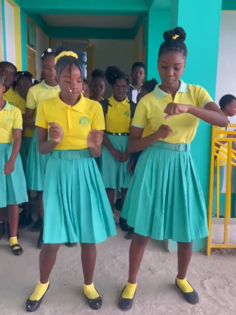 Roldy_2005@yahoo.fr#Roldyna @JJphotography #creatorsearchinsights #school #challengelèdoulèmanvayi 