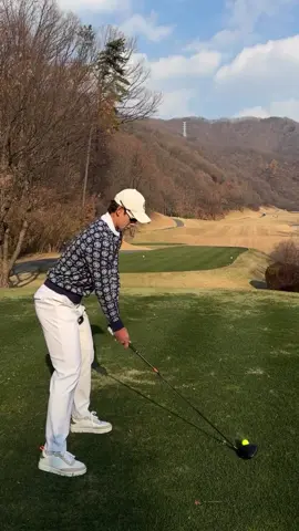 三連休は毎日めっちゃ楽しかったよ。 今日は友達と一緒に、東京近郊の千葉のゴルフクラブで練習してきた。 みんなも楽しい一日を過ごせますように。 さあ、今日も頑張ろう！ #三連休 #ゴルフ場 #千葉県 #ゴルフ大好き #日常をtikる 